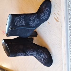 NEW bootie 6.5 by Relativity BLack/grey rubber sole